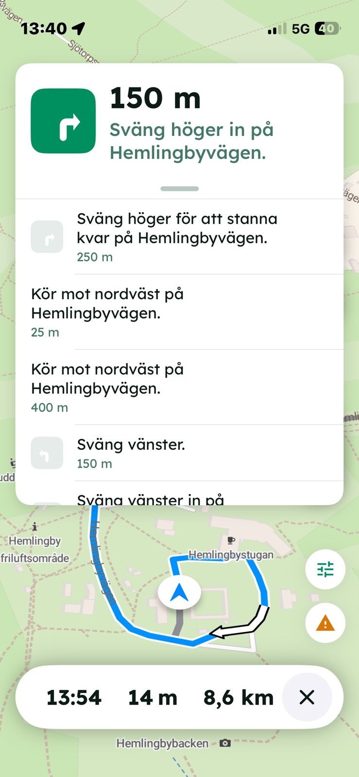 Rutt med svänganvisningar · Nästa sväng och de kommande svängarna på Hemlingbyvägen, ovanför rutten på kartan.