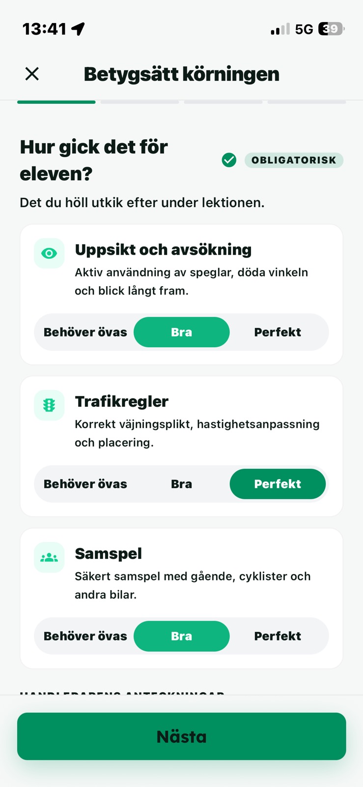 Handledarens bedömning av körningen · Skärmbild ur appen · första steget med tre kriterier om elevens körning